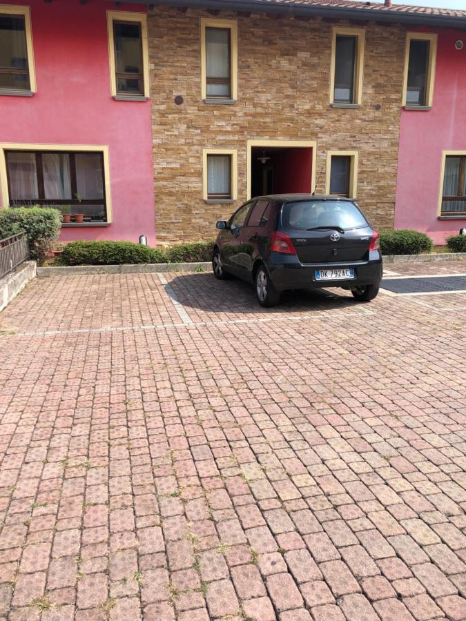 Bergamo Easy Airport Sleep&Fly Parking Apartment Luaran gambar