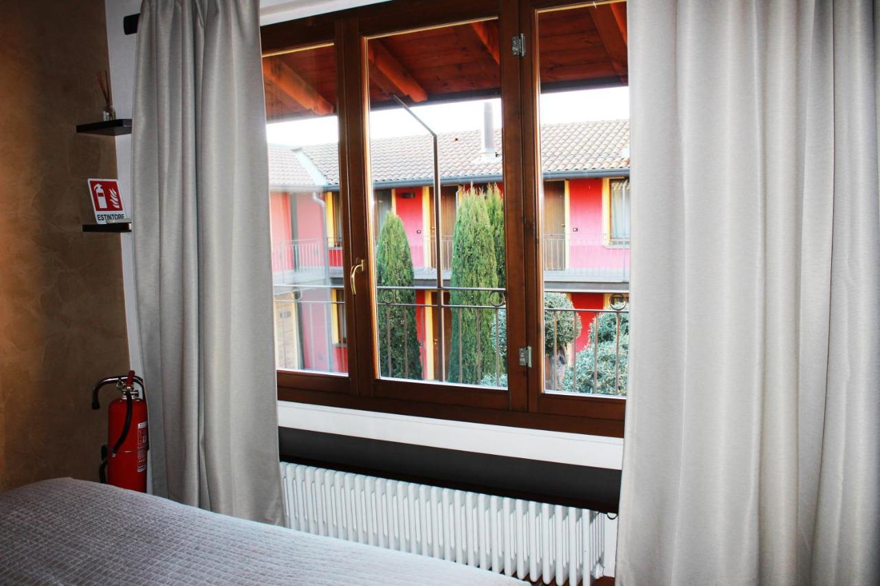 Bergamo Easy Airport Sleep&Fly Parking Apartment Luaran gambar