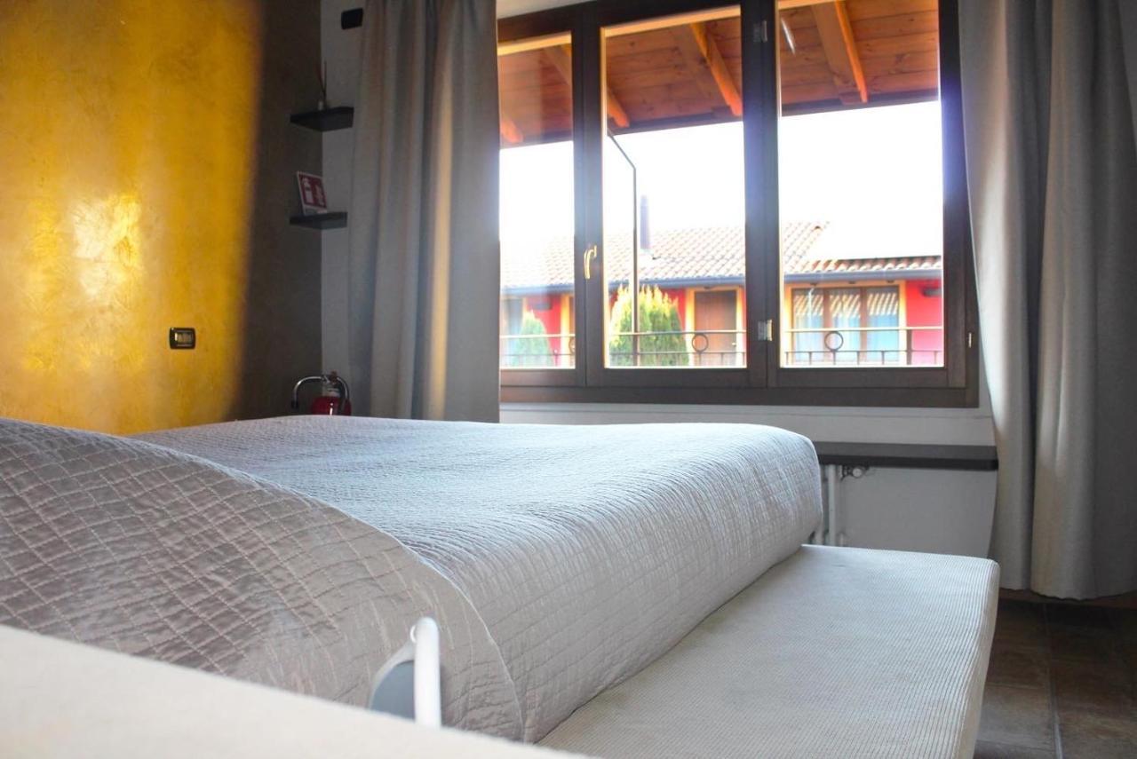 Bergamo Easy Airport Sleep&Fly Parking Apartment Luaran gambar