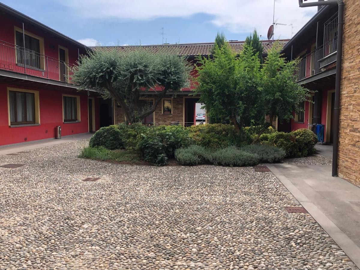Bergamo Easy Airport Sleep&Fly Parking Apartment Luaran gambar