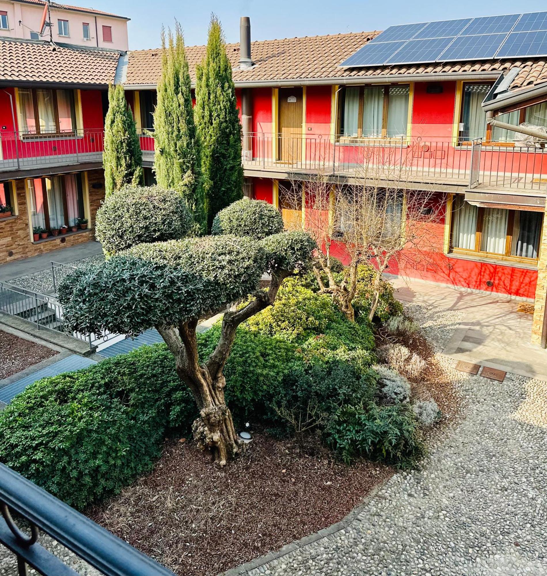 Bergamo Easy Airport Sleep&Fly Parking Apartment Luaran gambar