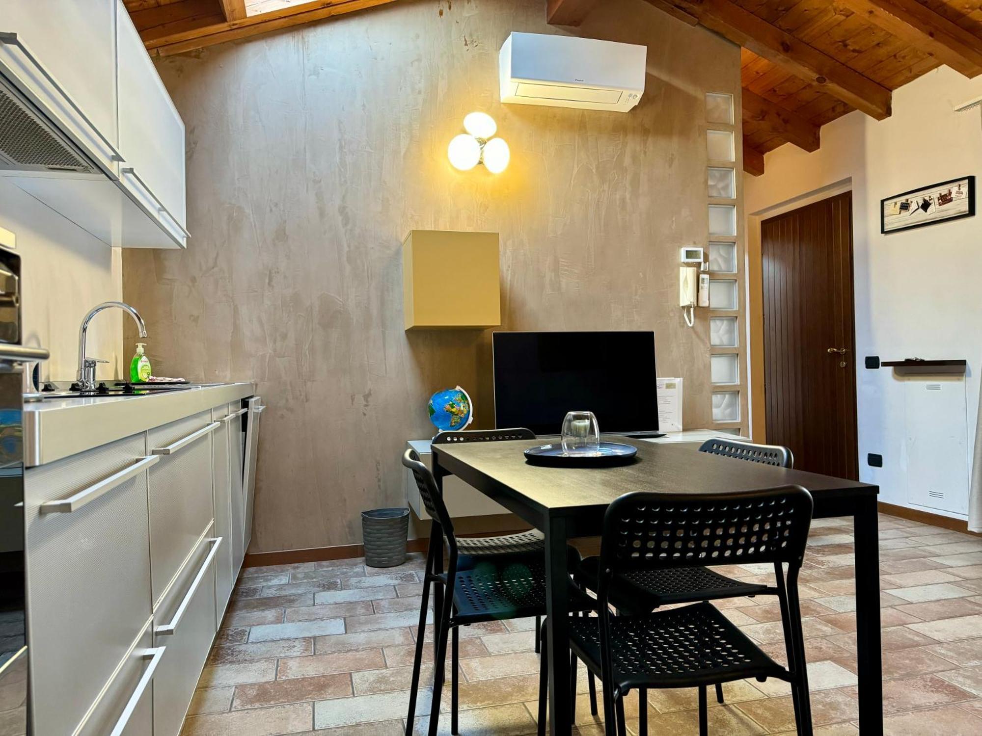 Bergamo Easy Airport Sleep&Fly Parking Apartment Luaran gambar
