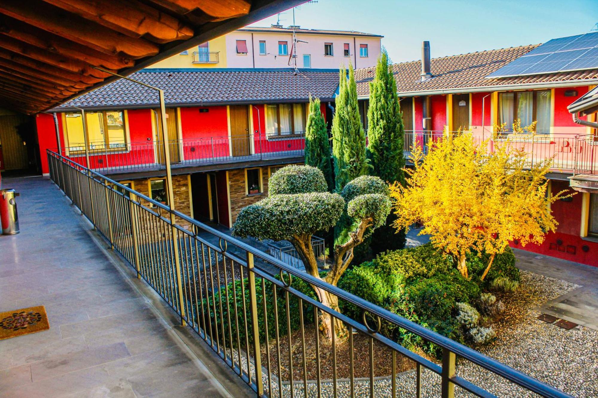 Bergamo Easy Airport Sleep&Fly Parking Apartment Luaran gambar