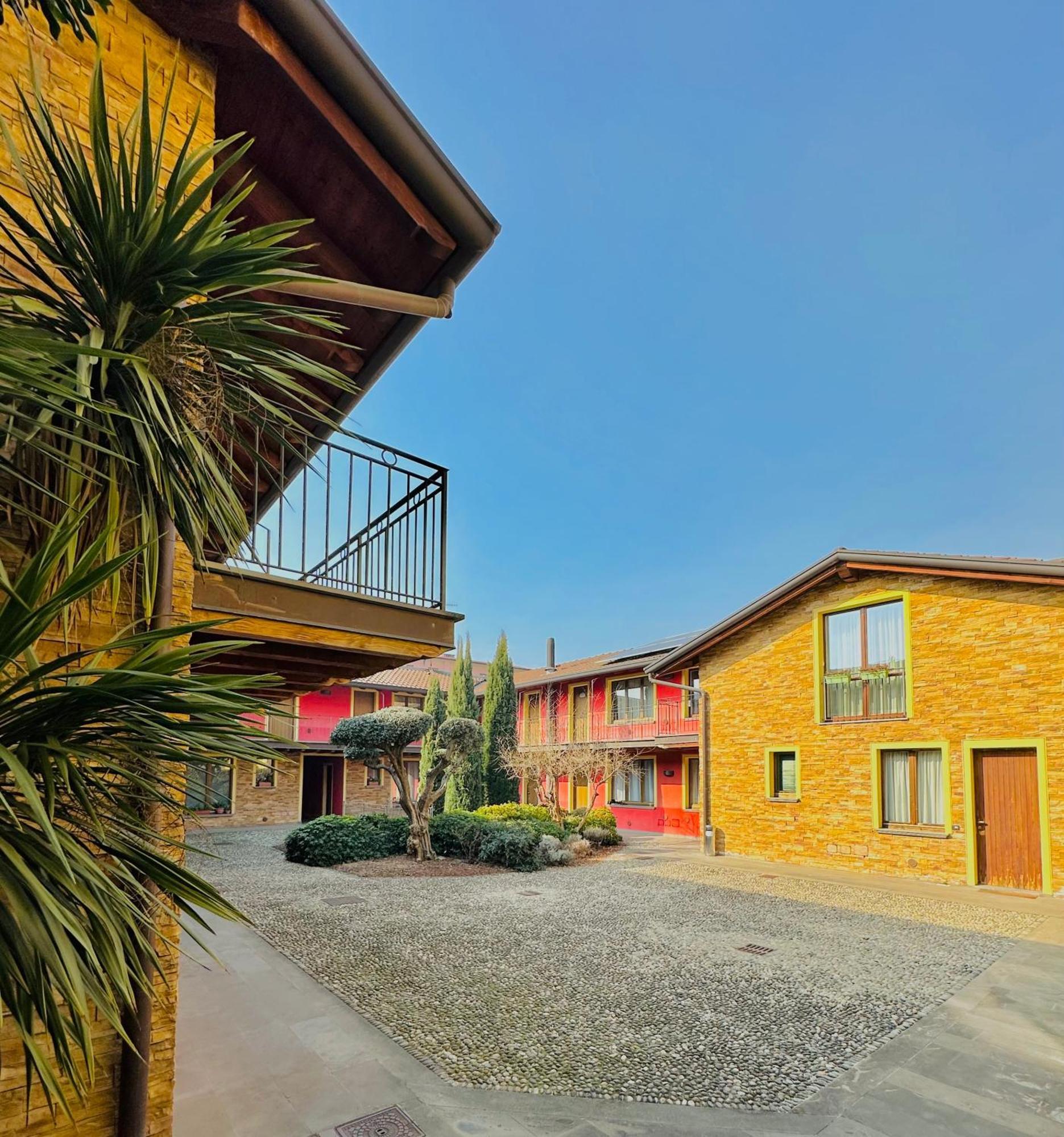 Bergamo Easy Airport Sleep&Fly Parking Apartment Luaran gambar